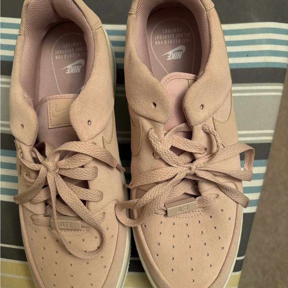 Nike AF1 women’s shoe